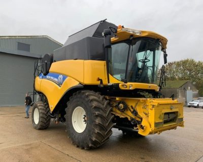 Image of  NEW HOLLAND CR8080 COMBINE
